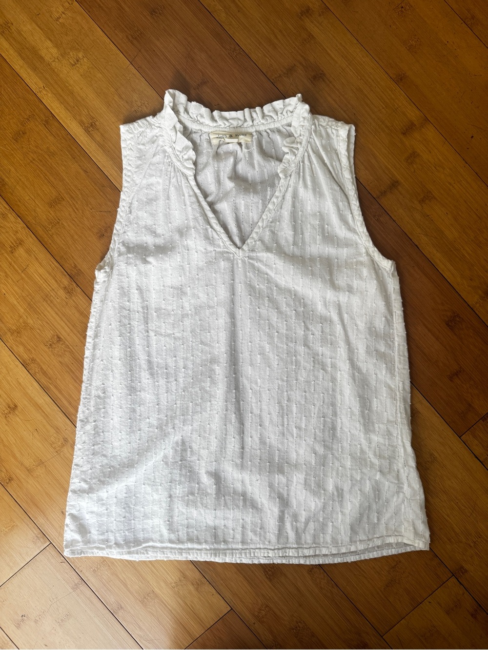 CLOTH AND STONE Women's Textured Sleeveless cotton Top in white.